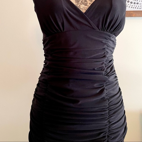 Deep Rouched V-Neck Bodycon Top - Picture 5 of 11